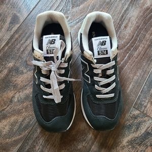 Womens New Balance Classic 574 shoe size 8.5